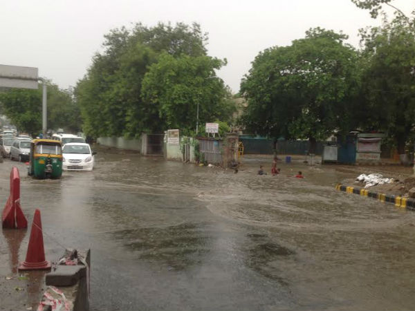 Heavy rains lashes Delhi