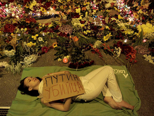 Ukrainian woman lies down in front of Dutch embassy