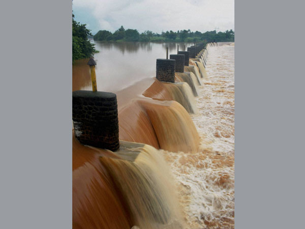 Khodashi dam overflows on Krishna river 