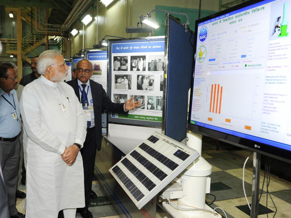 Prime Minister Narendra Modi being briefed by DAE 