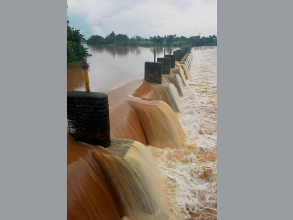 Khodashi dam overflows on Krishna river 