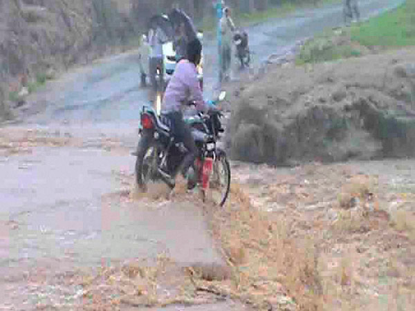 A motorcyclist flowed while he trying to cross flooded Machna river
