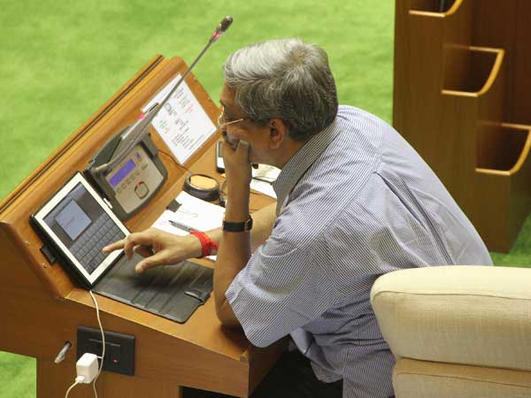 Goa Chief Minister Manohar operates a tab