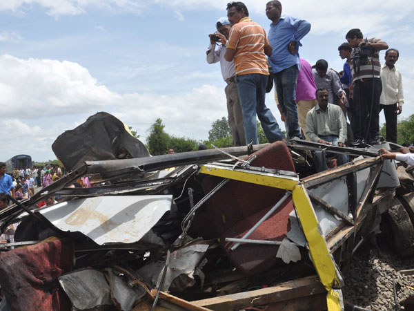 Train rams into schoolbus, 25 children dead