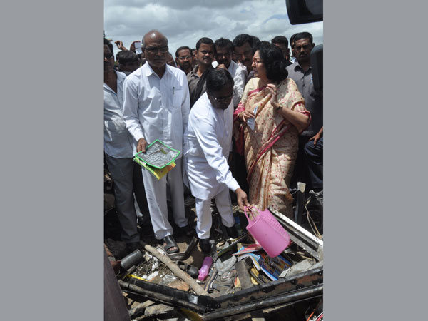 Train rams into schoolbus, 25 children dead