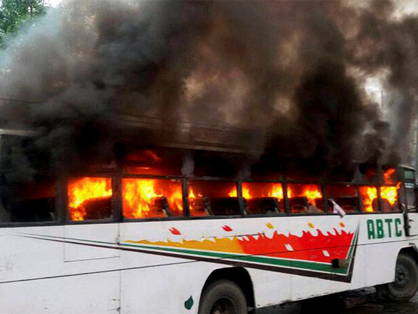 Locals set ablaze a bus after it collided