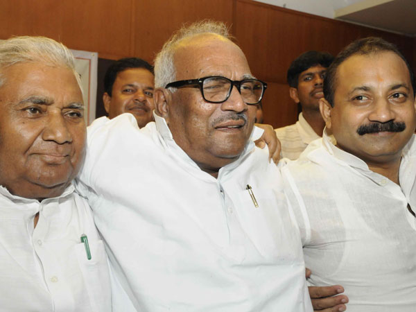 Ramchandra Purve of RJD, JD(U) leader Vashist Narayan Singh