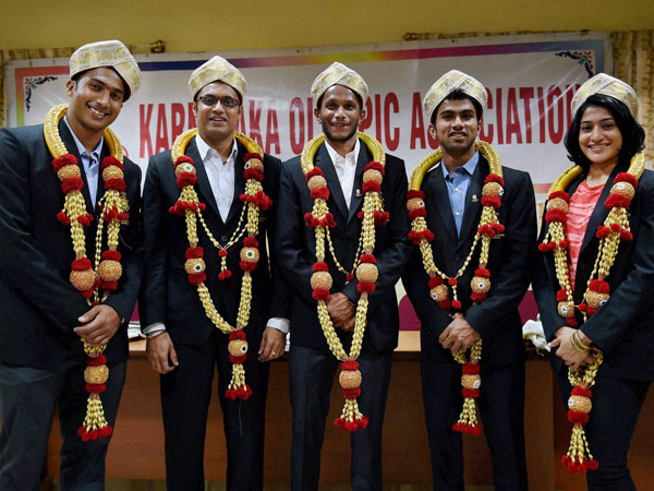 Winners get a grand welcome !