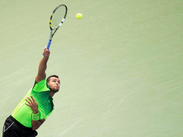 Tsonga serves to Djokovic