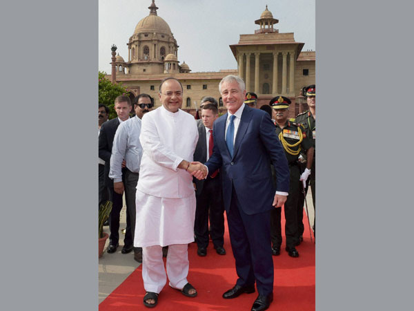 Defence Minister Arun Jaitley shakes hands with US Defence Secretary