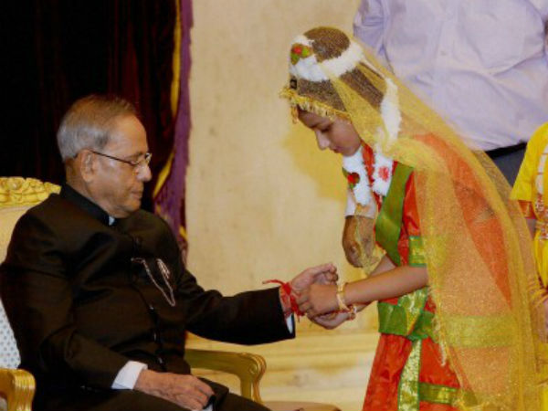Children tie Rakhi to President Pranab Mukherjee