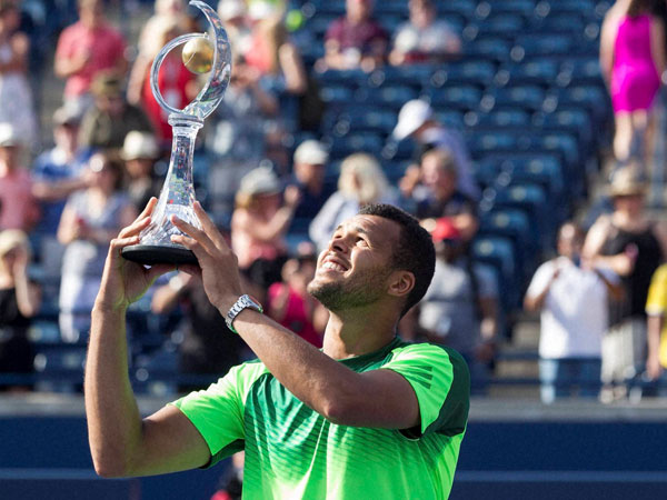Tsonga beats Federer 