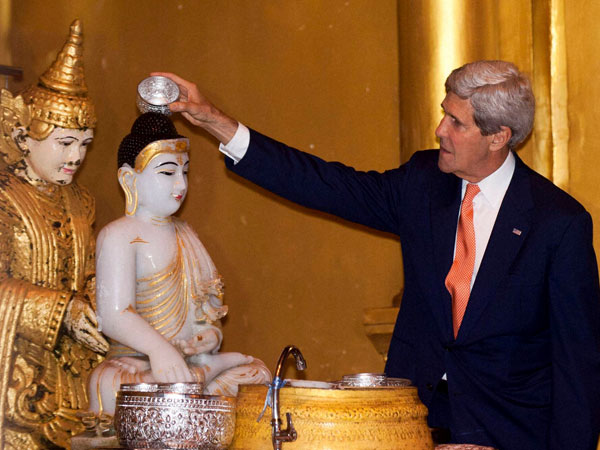 John Kerry meets Suu Kyi
