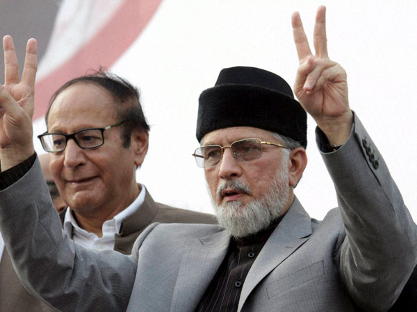 Tahir-ul-Qadri flashes victory sign