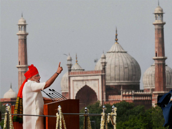 Modi addresses nation at Red Fort