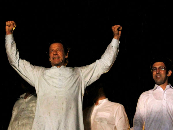 Imran Khan demands Sharif's resignation