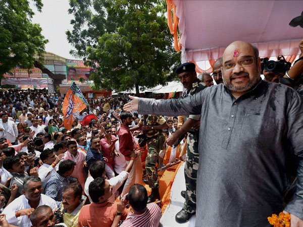 Amit Shah being welcomed by party workers