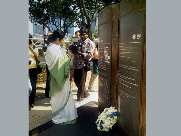 Mamata Banerjee pays homeage in Singapore