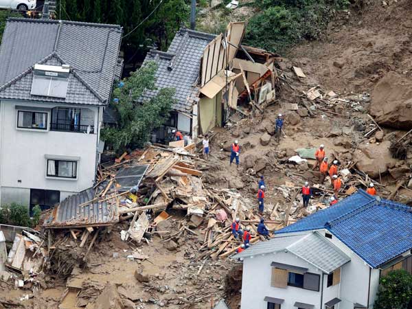 Many dead as landslide hits Japan 