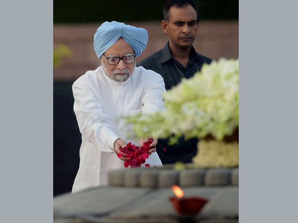Manmohan Singh pays tribute
