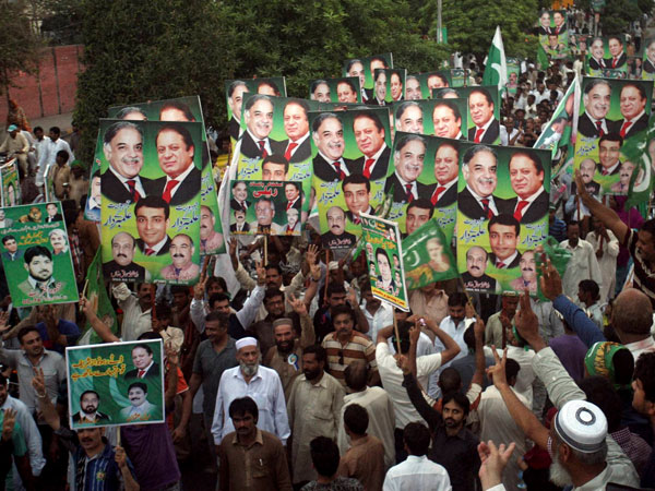 Sharif's supporters march in Lahore 