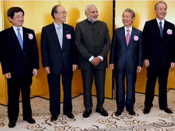 Narendra Modi with foreign delegates