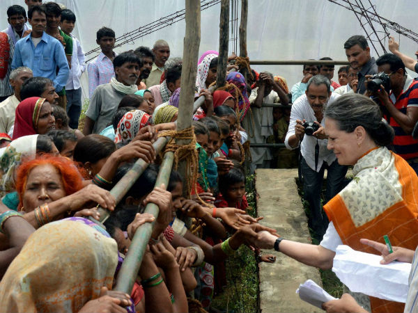 Sonia Gandhi was welcomed by ITI workers