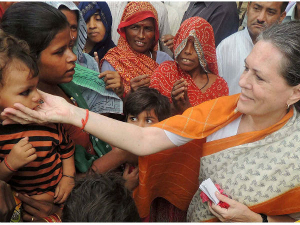 Sonia Gandhi promises to take up issues with state government