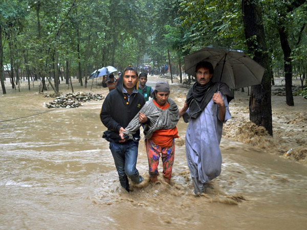 Locals rescuing flood-affected villagers of Mirbaazar