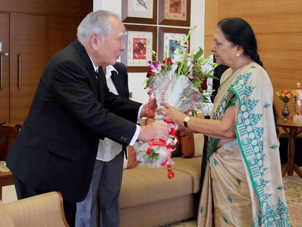 Gujarat CM Anandiben Patel during a meeting with Suzuki Motor Chairman