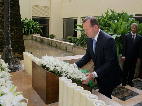 Australian Prime Minister Tony Abbott laying a wreath