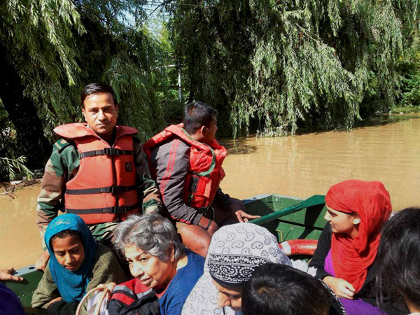 Army men rescuing people in a flooded locality 