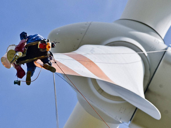 Repairing a wind turbine 