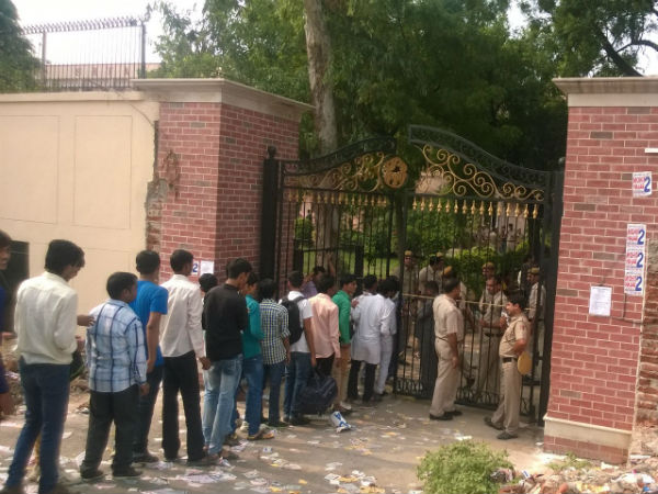 The polling for the student unions of Delhi University