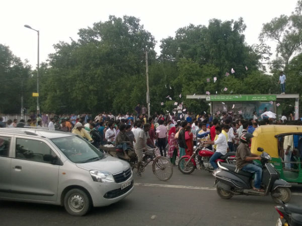 The polling for the student unions of Delhi University