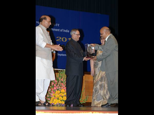 In Pics: President gives away awards on Hindi Diwas Samaroh