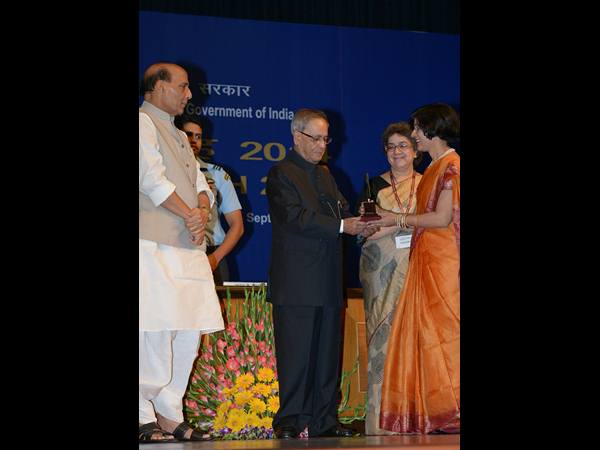 In Pics: President gives away awards on Hindi Diwas Samaroh