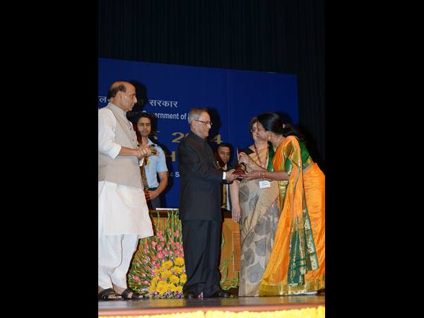 In Pics: President gives away awards on Hindi Diwas Samaroh