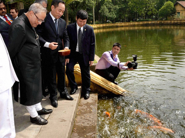 President Mukherjee in Vietnam 