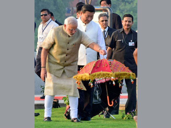 Prime Minister Narendra Modi and Chinese President Xi Jinping during watch a cultural performance