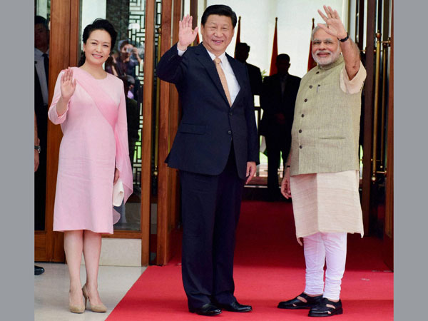 Prime Minister Narendra Modi waves along with Chinese President