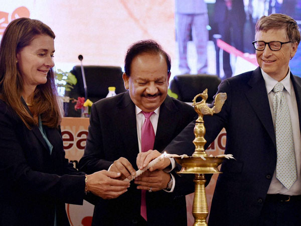 Union Health Minister Harsh Vardhan lights the lamp with Bill Gates and Melinda Gates