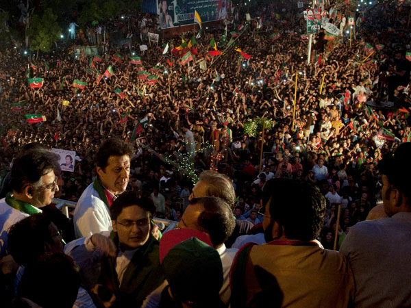 Imran addresses supporters 