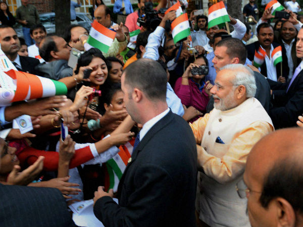 Modi greeted by Indian origin people