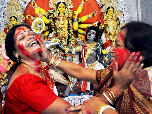 Married Hindu women playing with vermillon powder