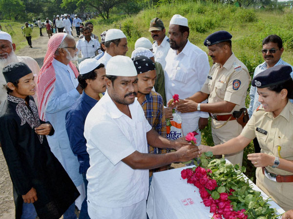 Police officers greet Muslims with roses