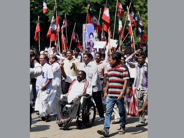 Activists of AIADMK Delhi Unit protest as they demand justice