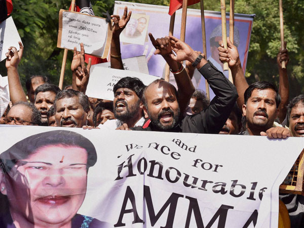 Activists of AIADMK Delhi Unit protest as they demand justice