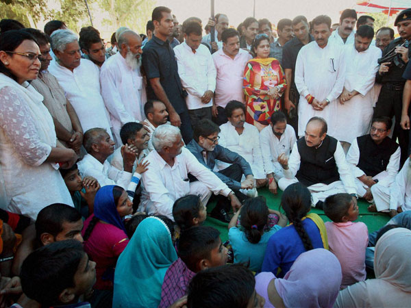 Congress leader Gulam Nabi Azad interacts with Pakistani-shelling hit villagers