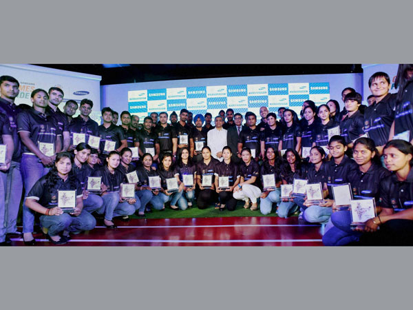 Asiad medal winners pose for a group photograph